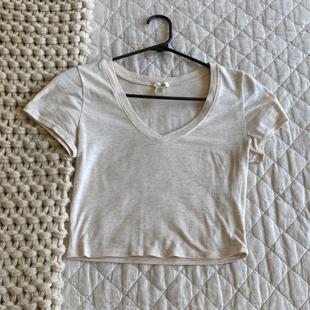 Elegant Cream V-Neck Short Sleeve Top